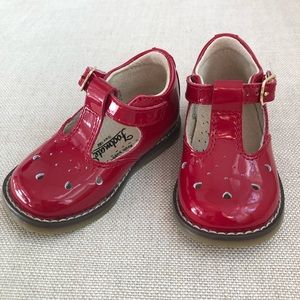 Footmates Harper Red Patent Size 4 in Excellent Used Condition includes box ♥️